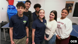 Estudiantes cubanos inician la adaptación al sistema estadounidense de educación en la Newcomer Academy en Kentucky.