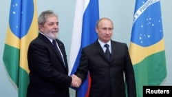 Luiz Ignacio Lula da Silva junto al presidente ruso Vladimir Putin, en Moscú, en 2010. (REUTERS/Ria Novosti/Pool/Alexei Druzhinin/Archivo)