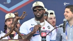 Toletero cubano galardonado con el Guante de Oro
 Toletero cubano galardonado con el Guante de Oro