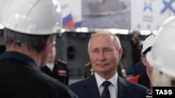 El presidente ruso, Vladimir Putin, en la ceremonia de colocación de buques de guerra para la Armada rusa en el astillero Zaliv. Crimea ocupada, foto de archivo.