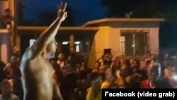 Protesta en Caimanera. (Captura de video/Facebook)