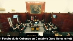 Presentación en Ayuntamiento de Santander, España, de documento en apoyo a la libertad de Cuba. (Captura de video/Facebook/Asociación Cubano-Vasca Demokrazia kubarentzat)