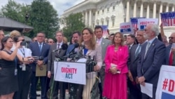 "Una sola firma, la suya", Salazar confía en que Trump puede solucionar problema migratorio con la Ley Dignidad "Una sola firma, la suya", Salazar confía en que Trump puede solucionar problema migratorio con la Ley Dignidad