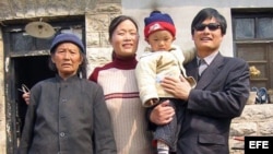 Foto de archivo de Chen con su familia