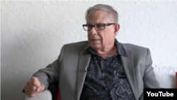 Matías Montes Huidobro es entrevistado por Rolando Morelli.