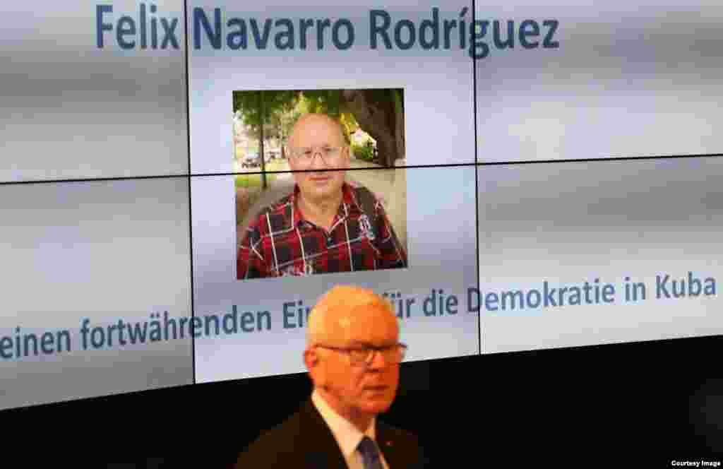 Premio de KAS a Félix Navarro.