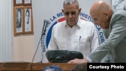 Luis G. Infante (izq.) sucede en el cargo a José Luis Rodríguez (der.) Foto de Wenceslao Cruz/Facebook.