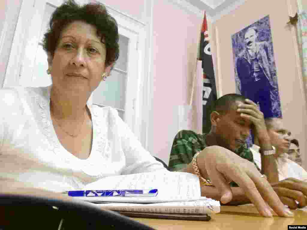 Ena Elsa Velázquez Cobiella lleva 15 años dirigiendo una de las esferas más criticadas y con mayores problemas dentro del país, la Educación.