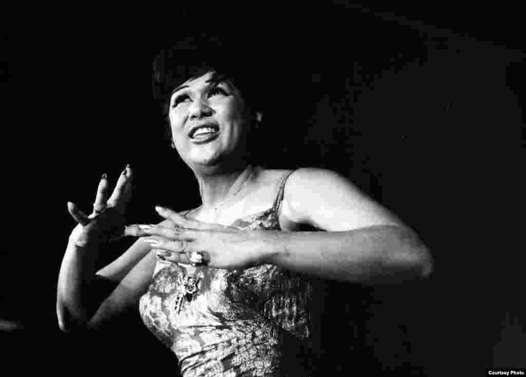 OLGA GUILLOT en Televicentro  México 1964. Fotos: cortesía de Olga María Touzet y Guillot.