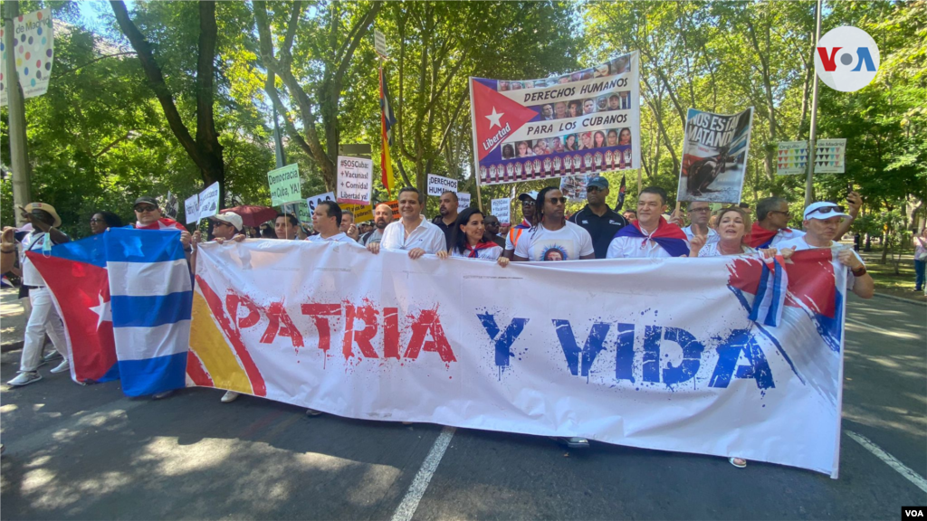 Cubanos en España conmemoraron el primer aniversario de las protestas del 11 de julio en Cuba.