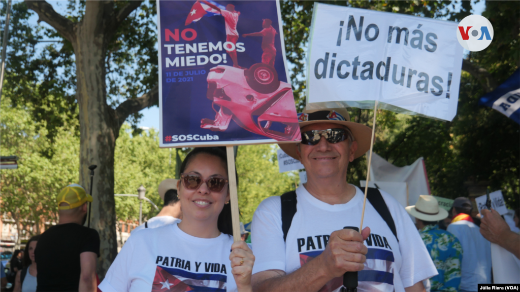 Algunas de las consignas más repetidas durante la protesta fueron "Patria y Vida", "Abajo el comunismo" y "SOS Cuba".