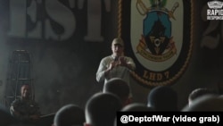 El secretario de Guerra, Pete Hegseth, habla a los infantes de marina, en Puerto Rico. (Captura de video/@DeptofWar)