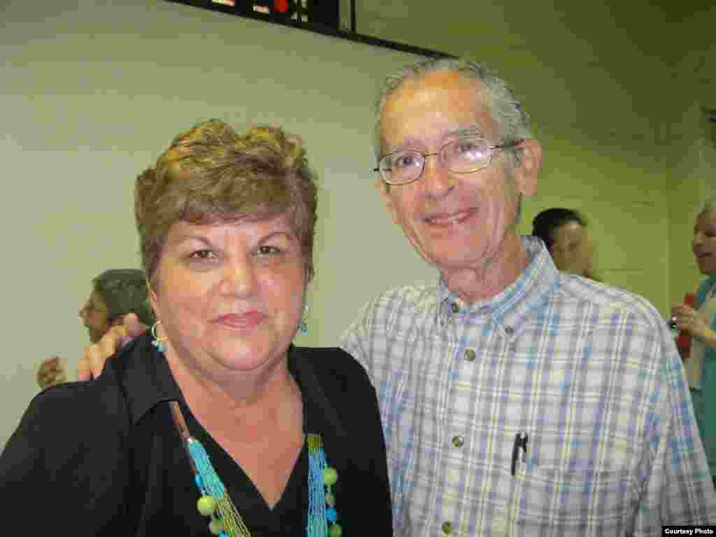 Uva de Aragón y el crítico literario Ambrosio Fornet. (Cortesía Uva de Aragón)