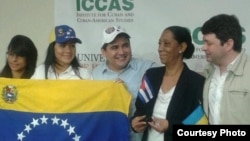 Billy Joel sonríe en el Rod Laver de Melbourne, Australia (2006).