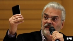 El jefe para América Latina del diario francés Le Monde, Paulo Paranagua, habla hoy, martes 24 de octubre de 2017, en el panel "Acuerdo de París, compromiso global vs. interés individual" durante el III Congreso de Editores de Medios de la Celac y la UE,