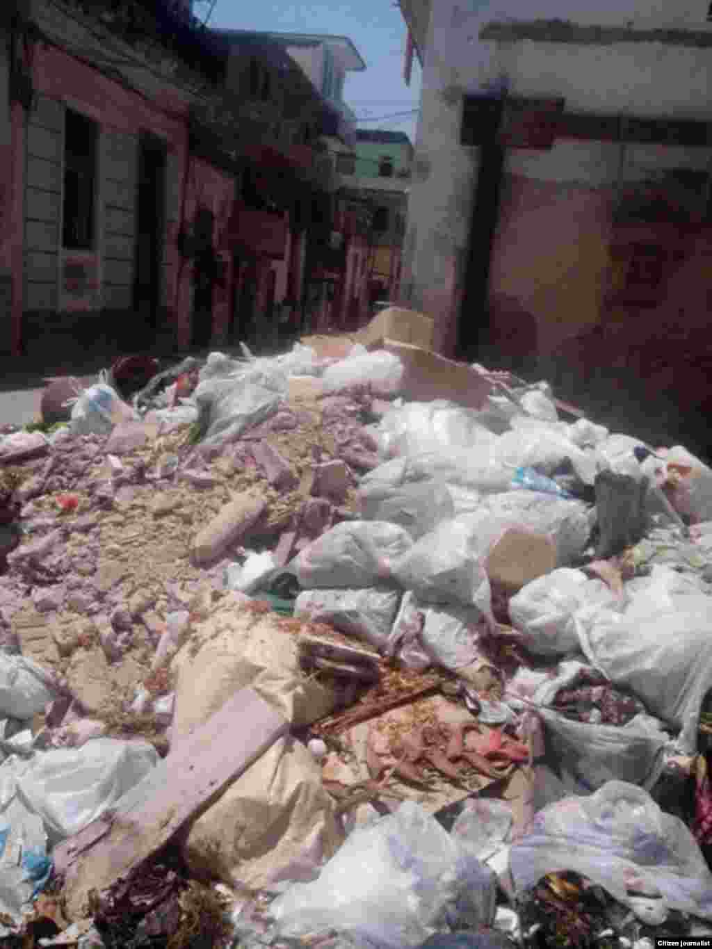  Calle Gloria entre Águila y Revillagigedo, municipio Habana Vieja.