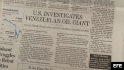 Vista de la portada del periódico estadounidense The Wall Street Journal que destapó el 22 octubre de 2015, la investigación de la petrolera PDVSA.
