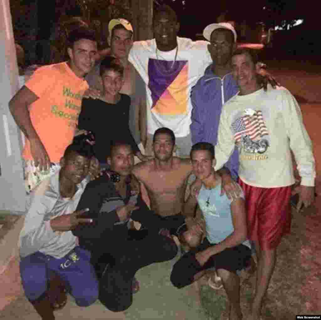 Yasiel Puig dijo en Facebook: "Los extrañaba. Gracias a Dios por la oportunidad".