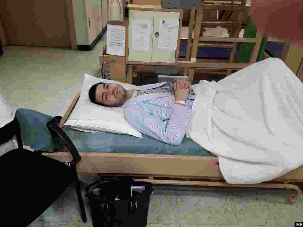 “Me partía el alma verlo retorcido en el piso por los dolores abdominales y yo sin poder hacer nada", cuenta Yaquelín sobre los padecimientos de Cuco antes de ser atendido en el Comfort.