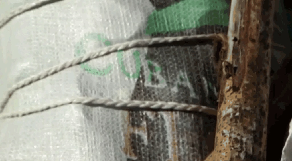 Cuba, aparece en uno de los sacos en la balsa.