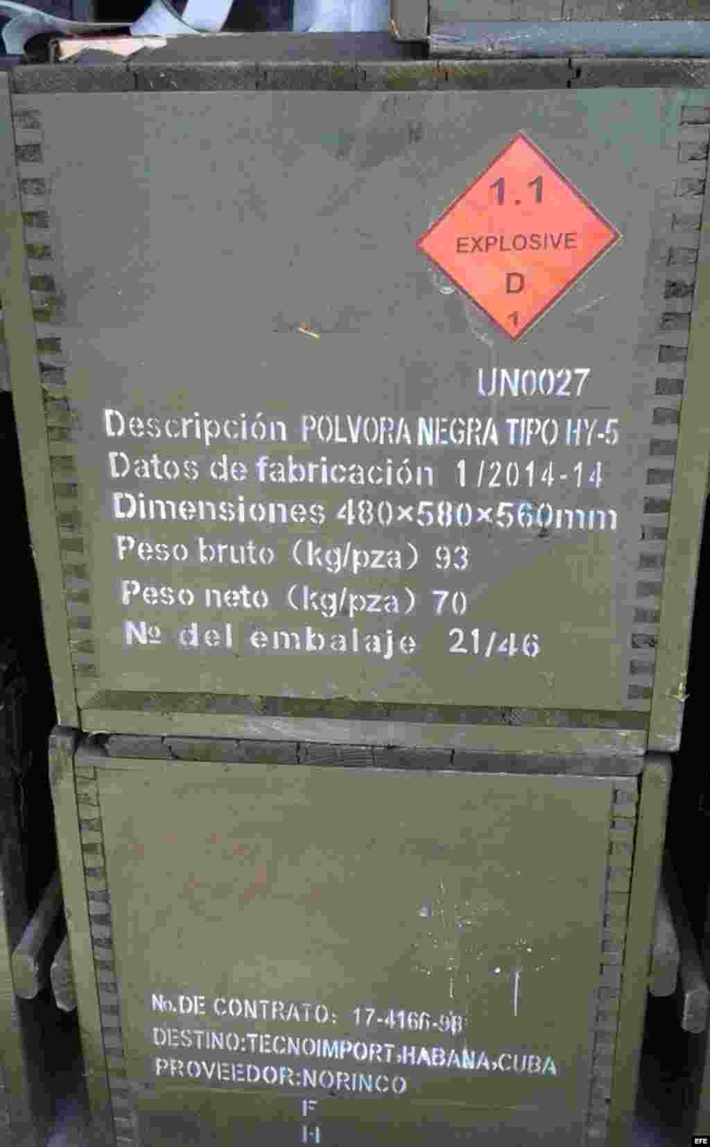 Durante el registro, las autoridades "encontraron alrededor de 100 toneladas de pólvora, unos 2.6 millones de fulminantes, 99 núcleos de proyectil y alrededor de 3.000 casquillos de referencia para la construcción de cañones de artillería".