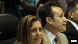 Charlas en La Habana: Josefina Vidal y Gustavo Machín.