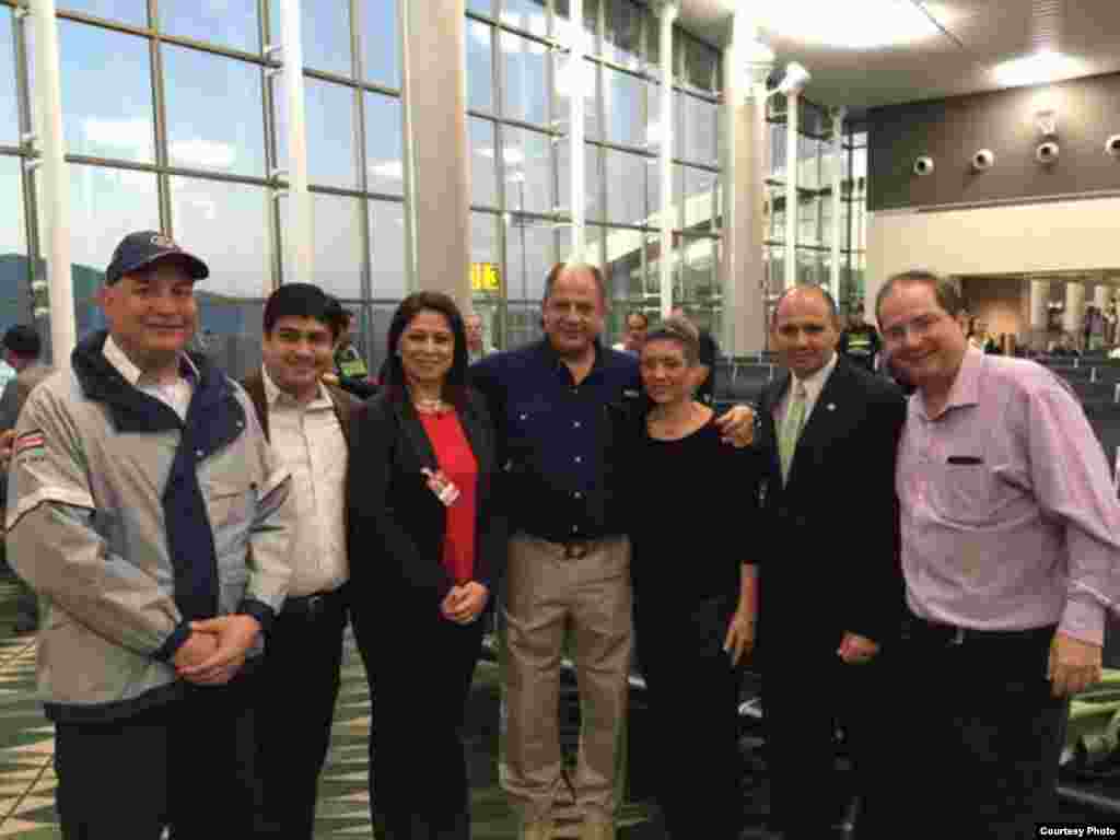 Despedida de cubanos en San José.