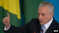 El presidente de Brasil, Michel Temer, habla durante la ceremonia de posesión del Ministro de Justicia y Seguridad Pública, Torquato Jardim. Foto Archivo EFE.