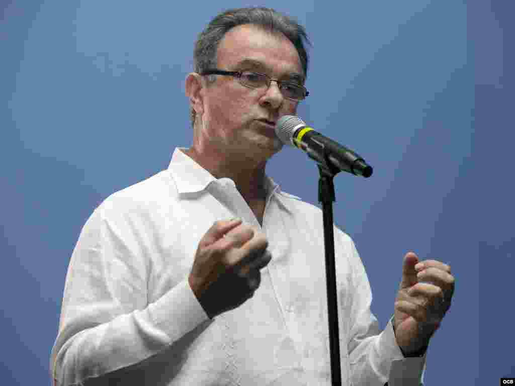 El líder del Movimiento Democracia, Ramón Saúl Sánchez, hace uso de la palabra en "Cuba 2019 Fórum abierto: El exilio habla a Cuba", celebrado el sábado 9 de marzo, en el Miami Dade College Koubek Memorial Center.