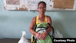 Lucinda González, en unas de las ocasiones en que ha ido a visitar a Silverio Portal a prisión, y no le han permitido verlo.