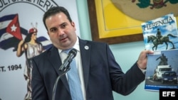 El presidente de la organización Herencia Cultural Cubana en Miami, Daniel Pedreira, durante la presentación del informe anual 2018 sobre el deterioro del Patrimonio Cubano.