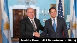 El secretario Marco Rubio se reúne con el canciller argentino Gerardo Werthein, en el Departamento de Estado, en Washington, el 1 de abril de 2025. (Foto oficial por Freddie Everett)