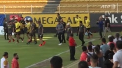 Maradona dirige su primer entrenamiento con los Dorados de Sinaloa Maradona dirige su primer entrenamiento con los Dorados de Sinaloa