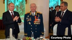 Putin felicita a Dimitri Yazov por su cumpleaños 90.