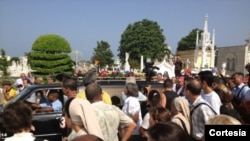 Féretro de Oswaldo Payá llega al cementerio de Colón