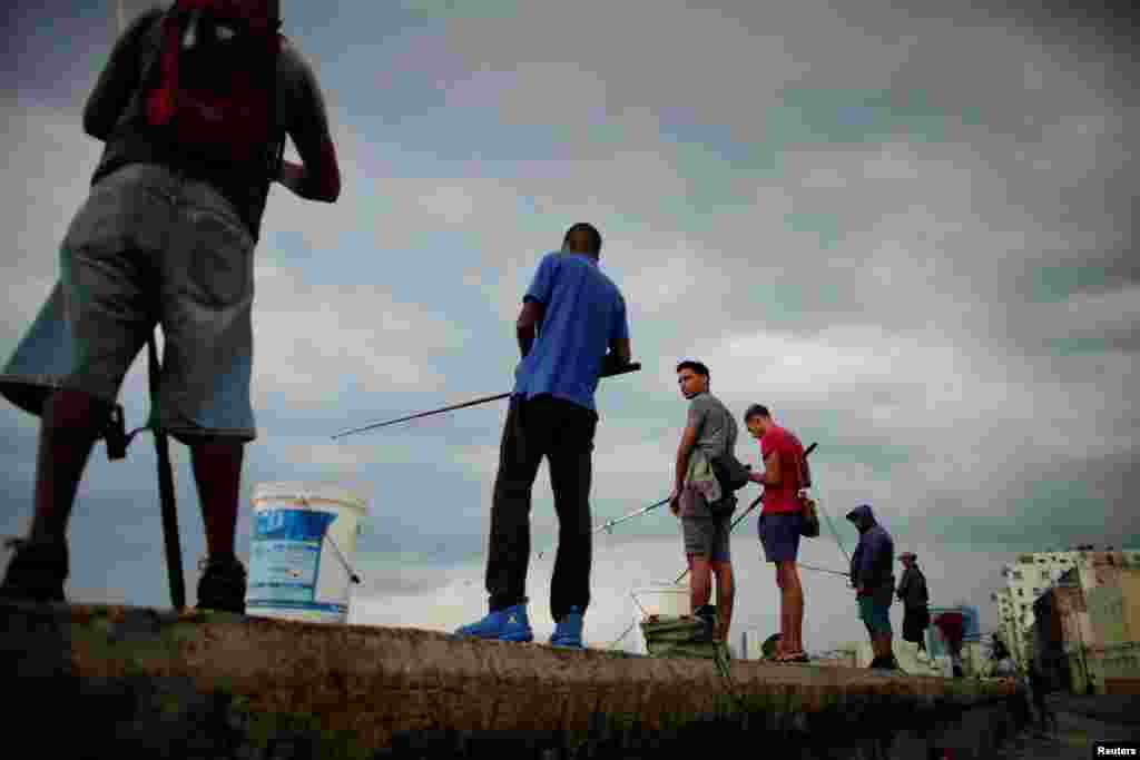 Si bien el país permite desde hace una década que pescadores privados vendan su producción -aunque exclusivamente al Estado-, la burocracia es un grave obstáculo para su productividad. REUTERS/Alexandre Meneghini