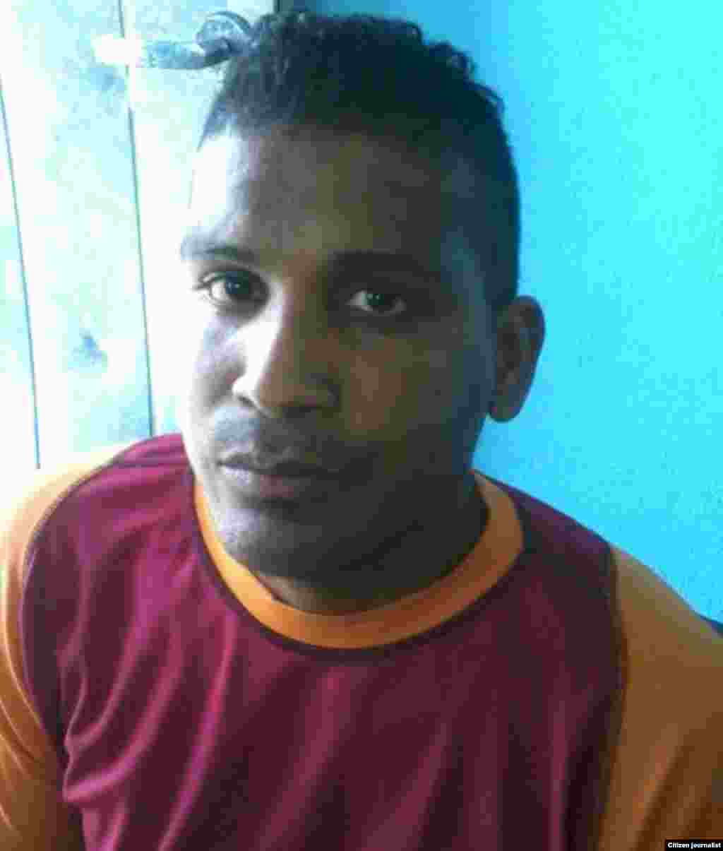  Yordanis Chavez golpeado por los militares en Santiago de Cuba