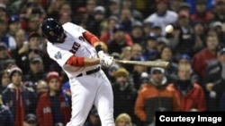 JD Martínez, pelotero de las Grandes Ligas, de padres cubanos, criado en Miami.