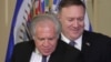 El secretario de Estado, Mike Pompeo, junto al secretario de la OEA, Luis Almagro. REUTERS/Jonathan Ernst