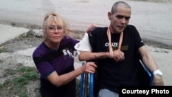 Yolanda Carmenate junto a su hijo, el activista de UNPACU Cristian Pérez Carmenate.