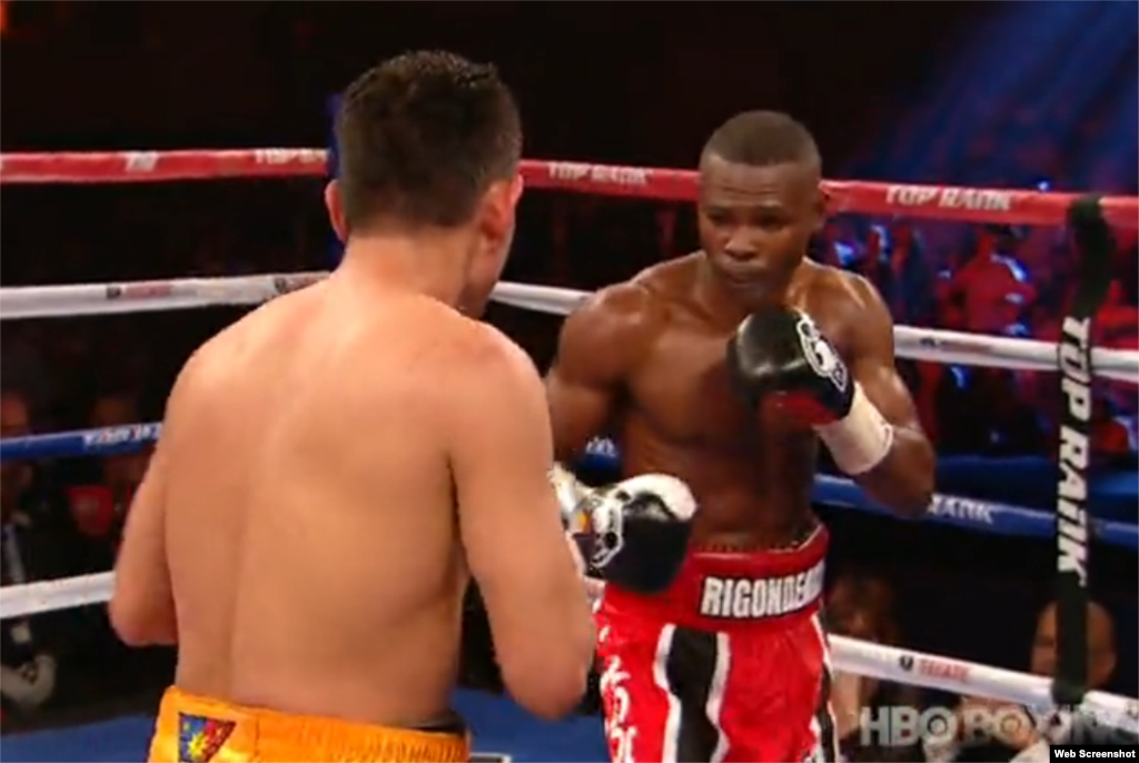 Guillermo Rigondeaux (de frente) venció el 13 de abril de 2013 al filipino Nonito Donaire, quien perdió los Títulos Mundiales de peso súper gallo de la WBO y de The Ring, por el Título Mundial de Súper campeón de la WBA de peso súper gallo.  
