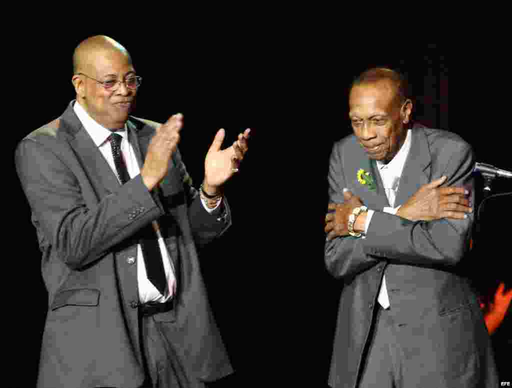 El músico cubano Chucho Valdés Quintet (i)X junto a su padre Bebo Valdés