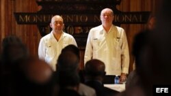 El secretario de Estado de Comercio de España, Jaime García-Legaz (i) y el ministro cubano de Comercio Exterior, Rodrigo Malmierca (d), asisten a la reunión del Comité Bilateral Hispano-Cubano, que se celebra hoy, jueves 19 de mayo de 2016, en La Habana