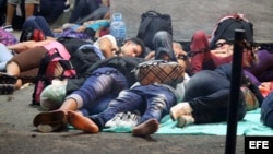 Cubanos en el puesto fronterizo de Peñas Blancas.