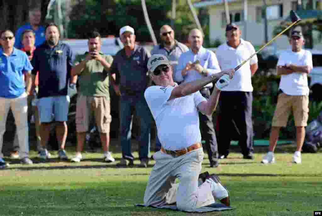 Miguel Ángel Jiménez jugó con aficionados cubanos un torneo de nueve hoyos en el Club de Golf de Capdevila, en La Habana.  