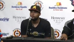 Zoilo Almonte y Miguel Tejada comentan tras la victoria en la Serie de las Américas Zoilo Almonte y Miguel Tejada comentan tras la victoria en la Serie de las Américas