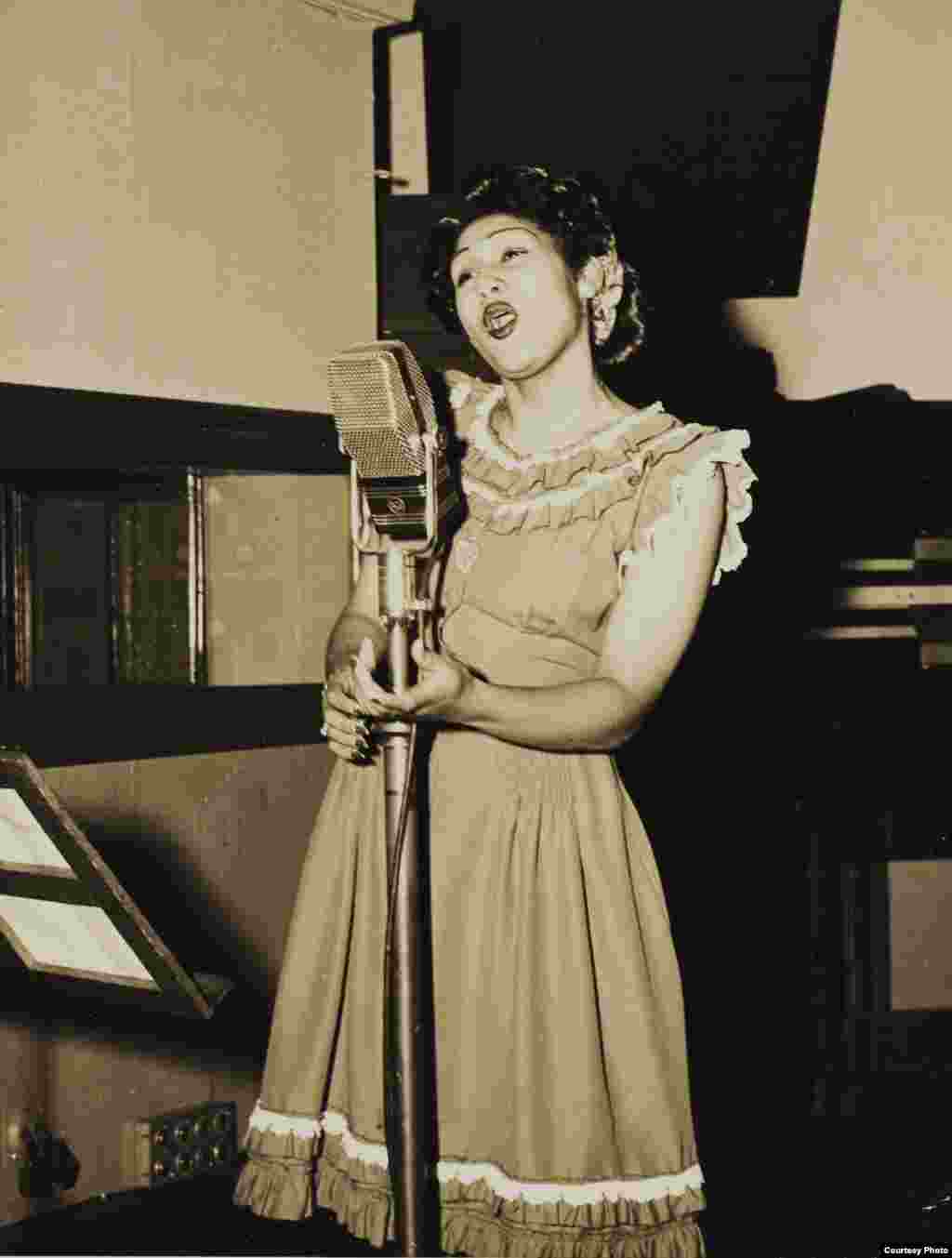 Olga Guillot en Nueva York, 1947. Graba la primera versión de La gloria eres tú. Fotos: cortesía de Olga María Touzet y Guillot.