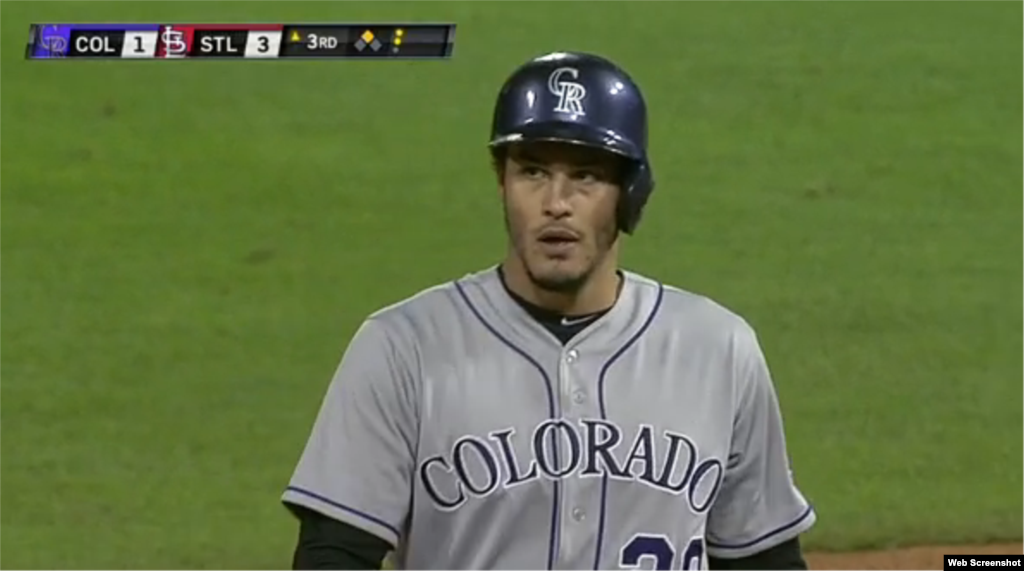 Nolan Arenado (New Port Beach, 1991), de padre cubano y madre puertorriqueña), batea para .283 (86 incogibles en 304 veces al bate), con 24 cuadrangulares y 68 carreras impulsadas. Batea de por vida para .278 (340 hits en 1222 veces al home), con 181 carreras impulsadas y 52 jonrones.  