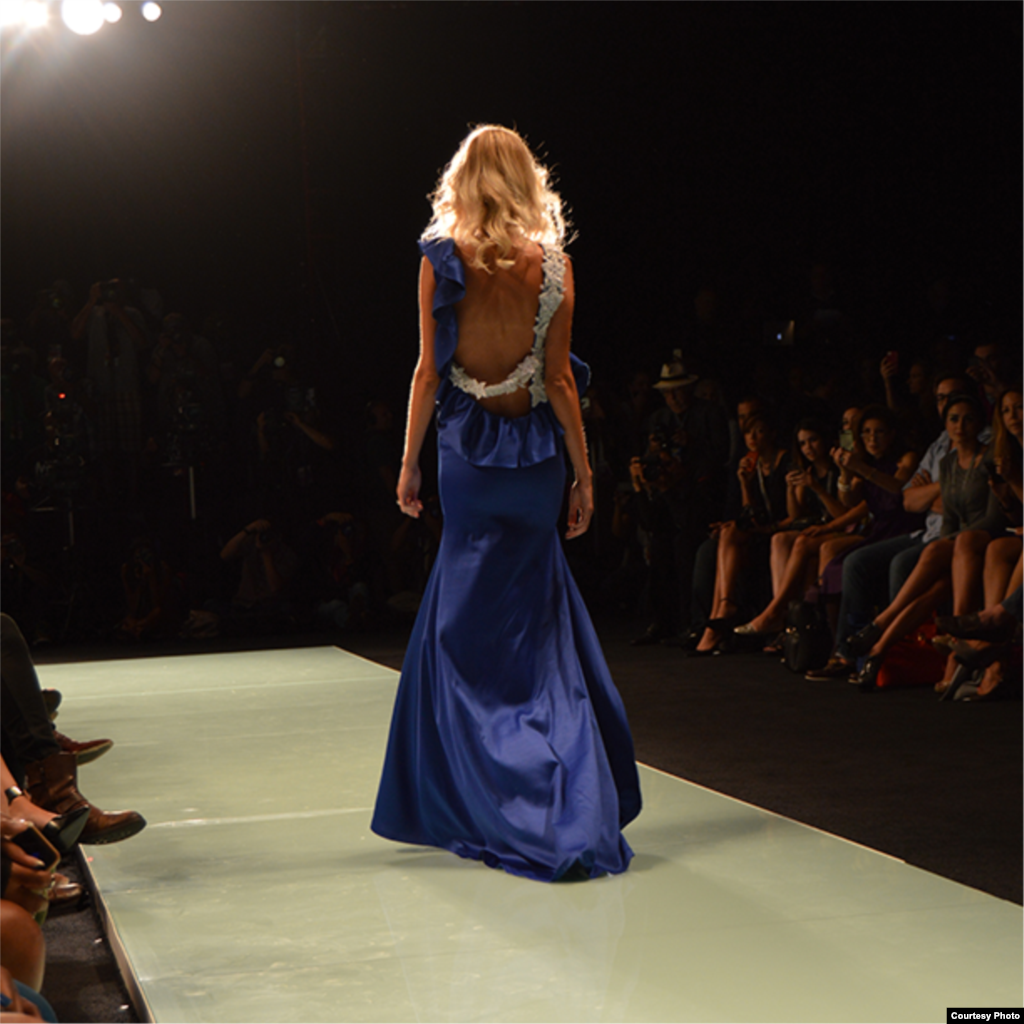 Vika Frolova, diseñadora de moda, nacida en Ucrania, con sede actualmente en el área de Miami/Ft. Lauderdale.