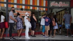 Justificación del gobierno para tiendas MLC se seguirá repitiendo, opina periodista Justificación del gobierno para tiendas MLC se seguirá repitiendo, opina periodista